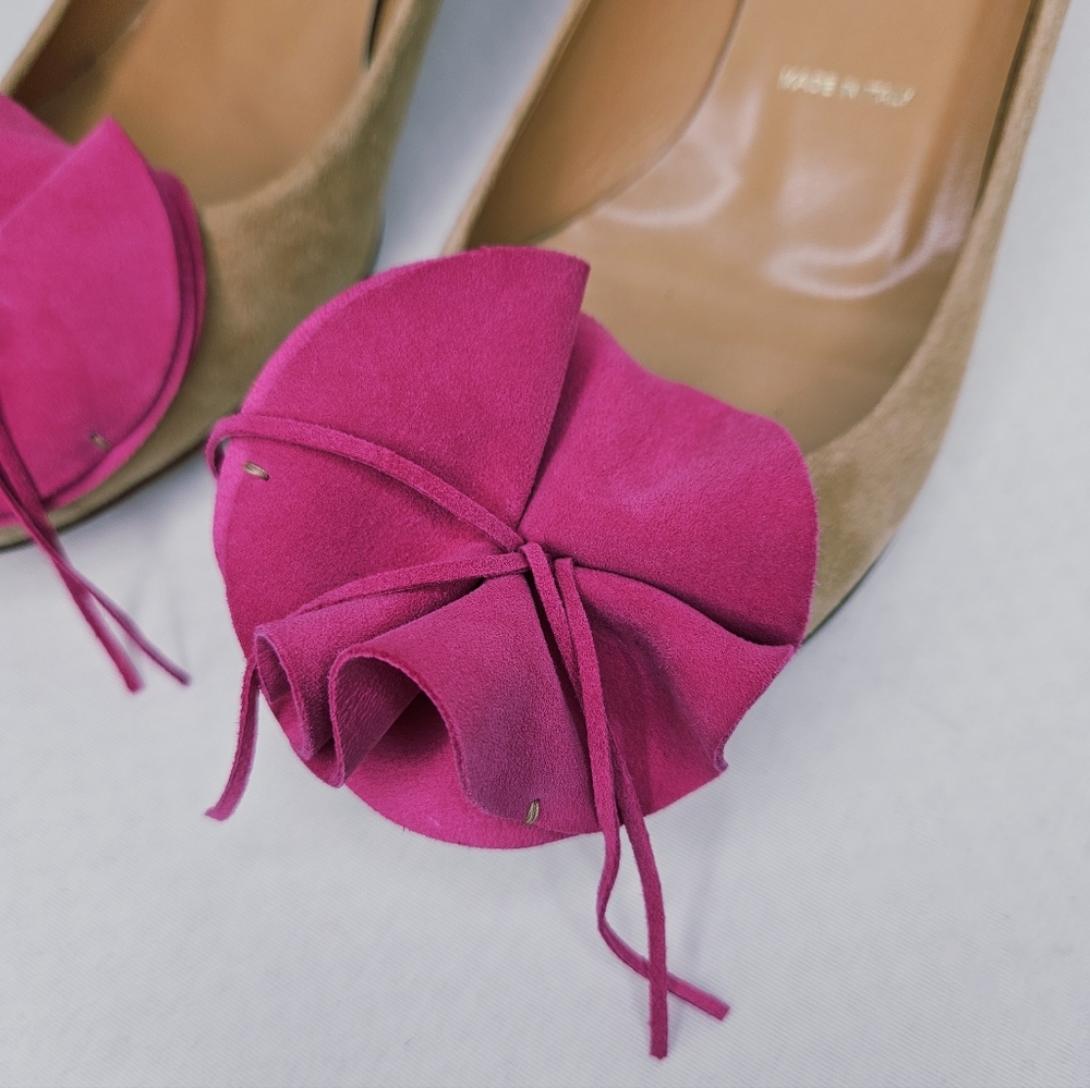 Butter Italy Suede Kitten Heel Pump in Tan Size 8 with Pink Flower - Picture 6 of 9